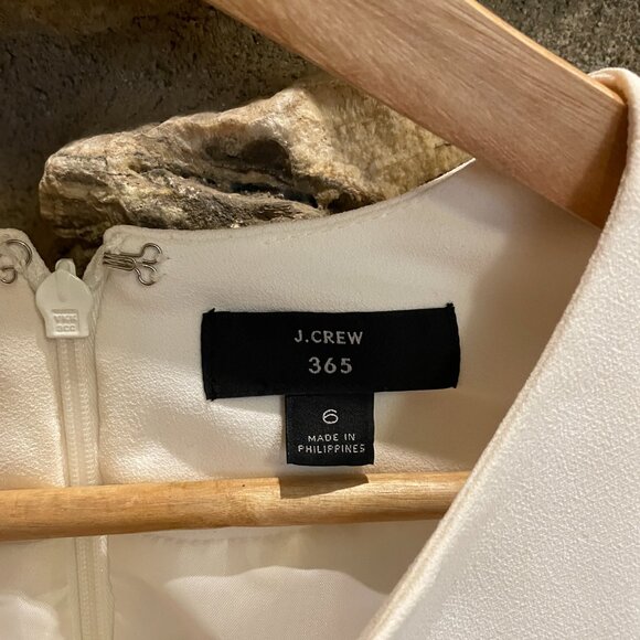 J Crew 365 Ivory Crepe Boxy Crop Tailored Top size 6 - Picture 4 of 9